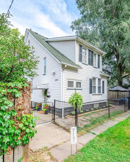 Charming Retreat In Cleveland Villa ภายนอก รูปภาพ
