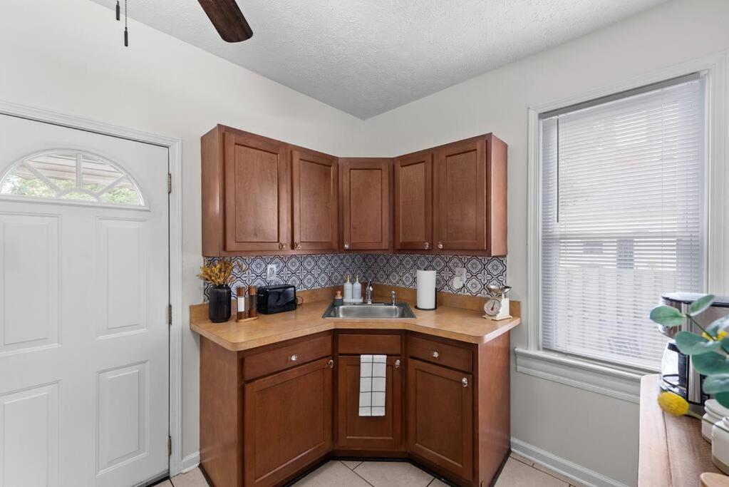 Charming Retreat In Cleveland Villa ภายนอก รูปภาพ